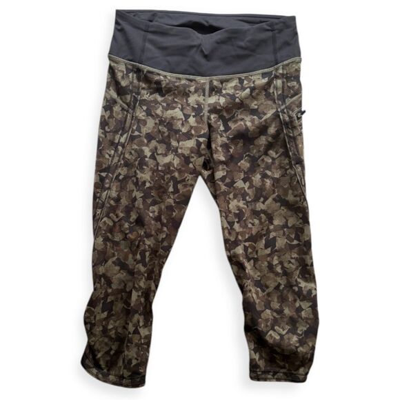 LULULEMON RUN TOP SPEED CROP PANTS MYSTIC JUNGLE FATIGUE GREEN BLACK YOGA EUC 4 - Picture 1 of 4